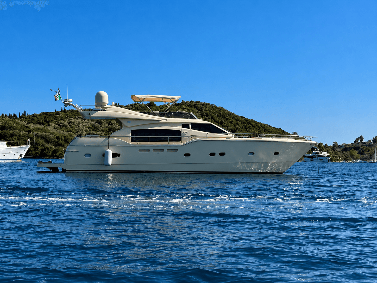 Ferretti Yachts Altura 690