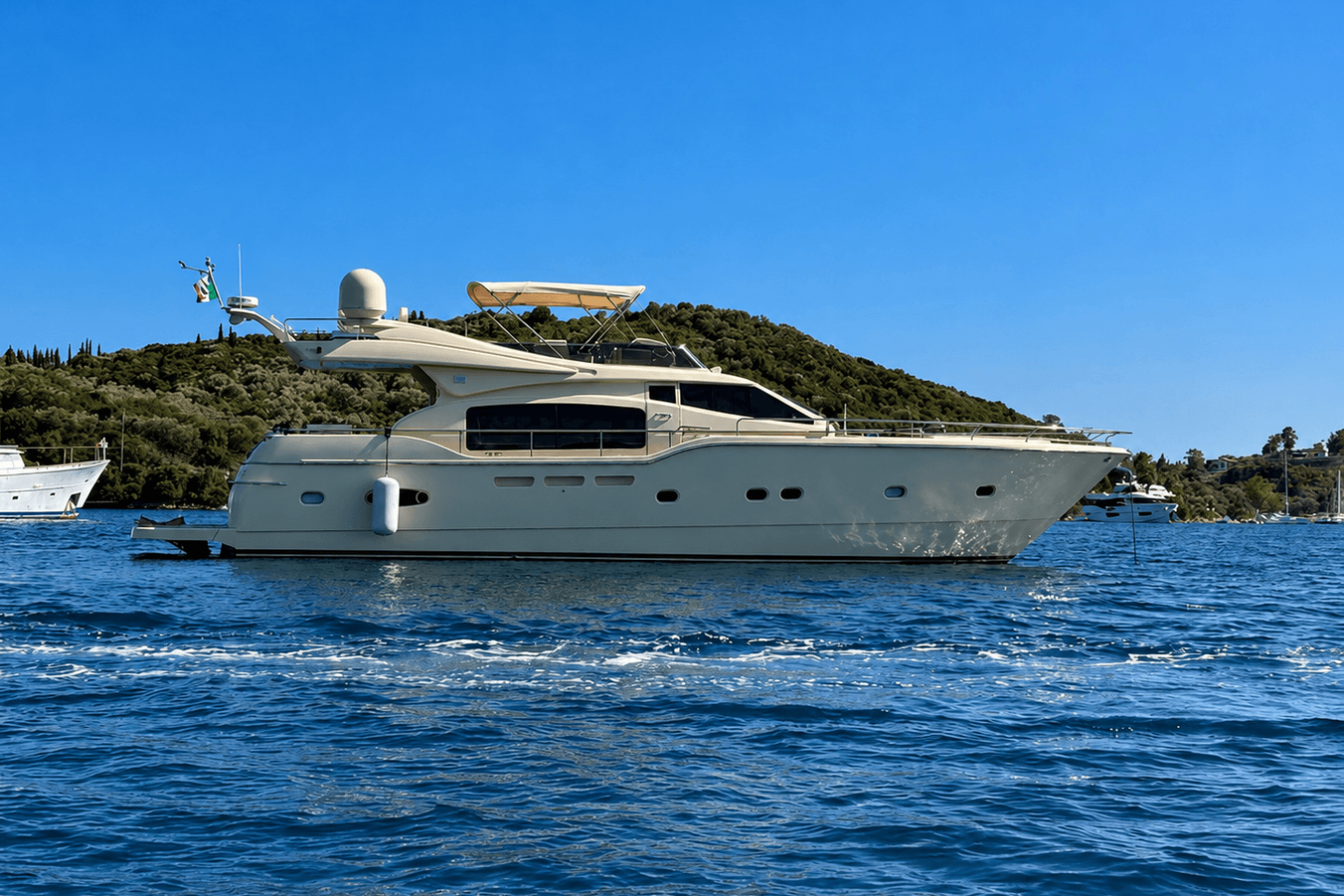 Ferretti Yachts Altura 690